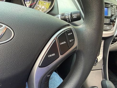 Used 2013 Hyundai Elantra GLS w/ Preferred Pkg image 28