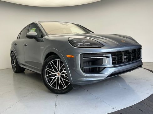 Used 2026 Porsche Cayenne E-Hybrid Coupe AWD/4WD image 24