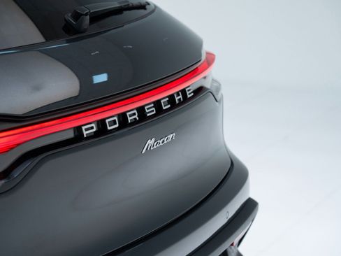 Certified 2026 Porsche Macan AWD/4WD image 13