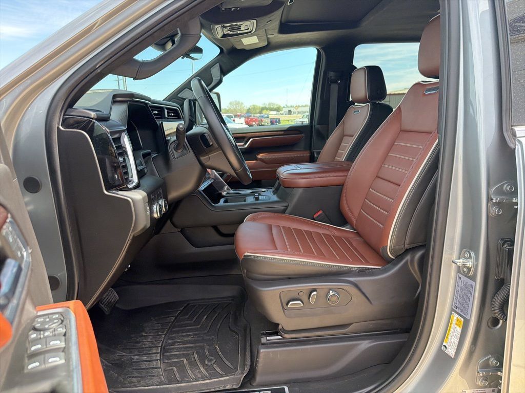 Used 2024 GMC Sierra 3500 Denali Ultimate w/ LPO, GMC Protection Package AWD/4WD image 15