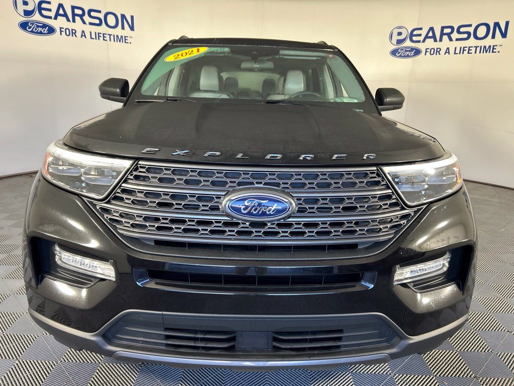 Used 2021 Ford Explorer XLT w/ Equipment Group 202A AWD/4WD image 2