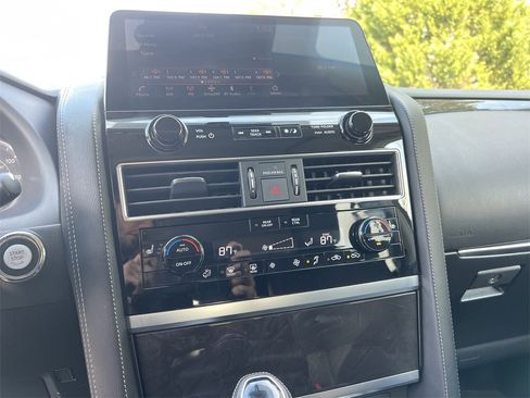 Used 2024 INFINITI QX80 Luxe image 7