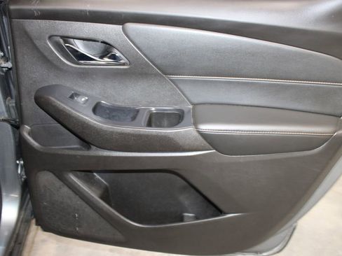 Used 2021 Chevrolet Traverse LS image 23