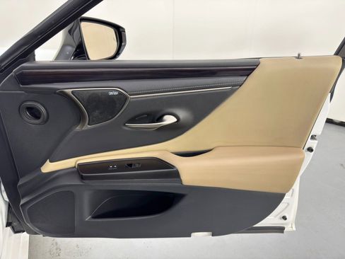 Used 2019 Lexus ES 350 w/ Luxury Package image 44
