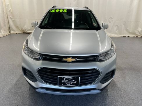 Used 2017 Chevrolet Trax LT w/ LT Convenience Package AWD/4WD image 2
