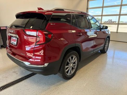 Used 2024 GMC Terrain SLT AWD/4WD image 7