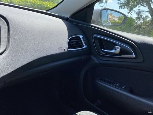 Used 2016 Chrysler 200 Limited w/ Convenience Group FWD image 20