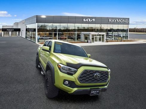 Used 2023 Toyota Tacoma TRD Off-Road w/ TRD Premium Off Road Package AWD/4WD image 9