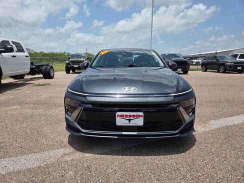 Used 2024 Hyundai Sonata SEL FWD image 2