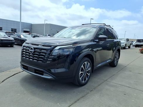New 2026 Nissan Pathfinder Platinum w/ Cargo Package AWD/4WD image 4