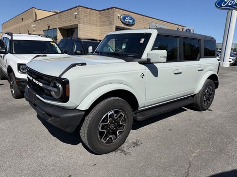 Used 2024 Ford Bronco Outer Banks AWD/4WD image 4