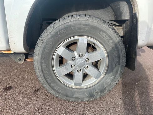 Used 2010 Chevrolet Colorado LT image 40