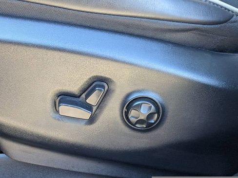 Used 2025 Chrysler Pacifica Limited FWD image 16