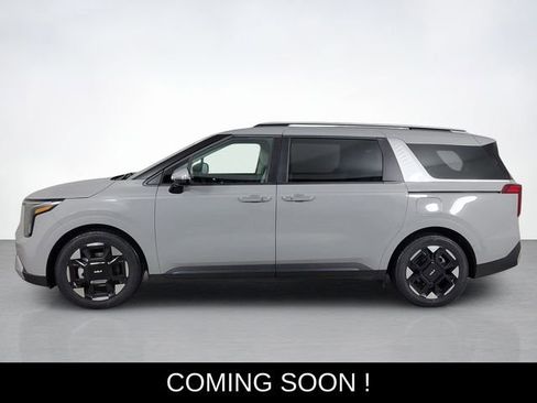 Used 2025 Kia Carnival EX image 6