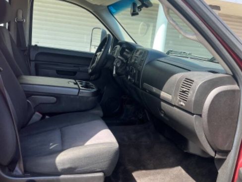 Used 2013 Chevrolet Silverado 2500 LT w/ Interior Plus Package AWD/4WD image 11