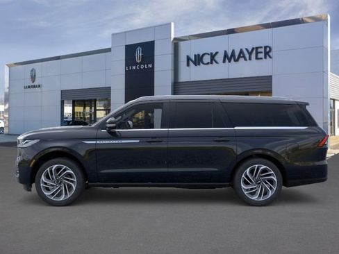 New 2025 Lincoln Navigator L Reserve AWD/4WD image 3