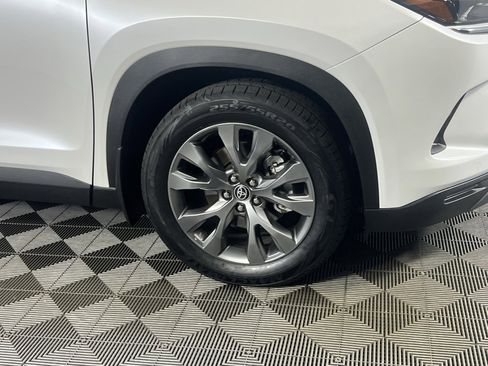 Used 2024 Toyota Grand Highlander Limited image 12