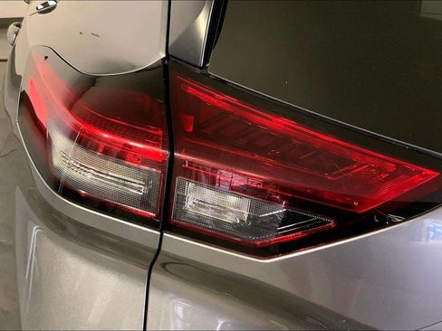 Used 2025 Nissan Rogue SV AWD/4WD image 27