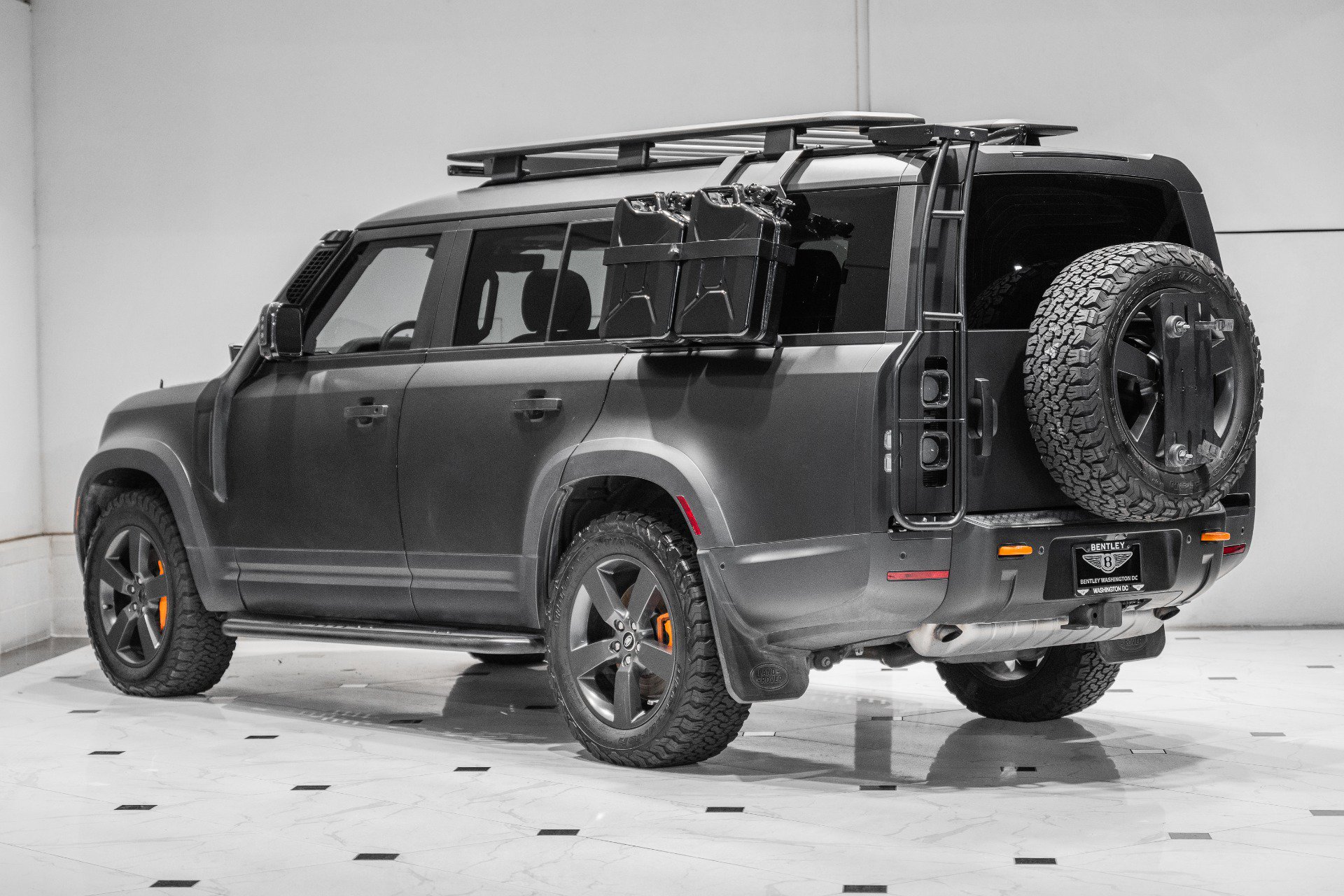Used 2023 Land Rover Defender 130 SE AWD/4WD image 7