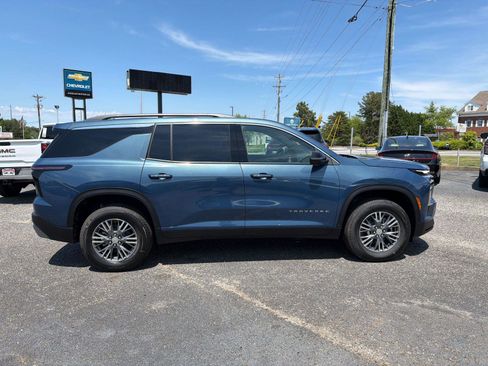 New 2026 Chevrolet Traverse LT w/ Driver Confidence Package AWD/4WD image 4