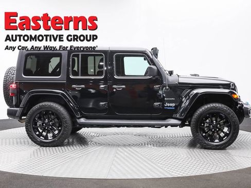 Used 2022 Jeep Wrangler Unlimited Sahara w/ Cold Weather Group image 4