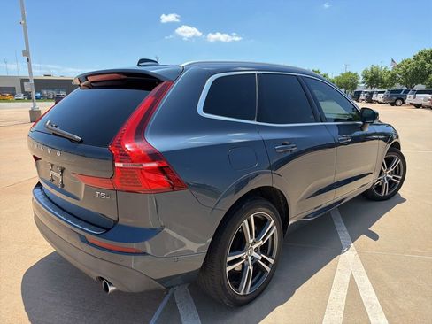 Used 2019 Volvo XC60 T5 Momentum w/ Premium Package AWD/4WD image 4