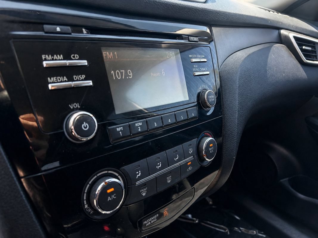 Used 2015 Nissan Rogue S w/ S Family Package FWD image 15