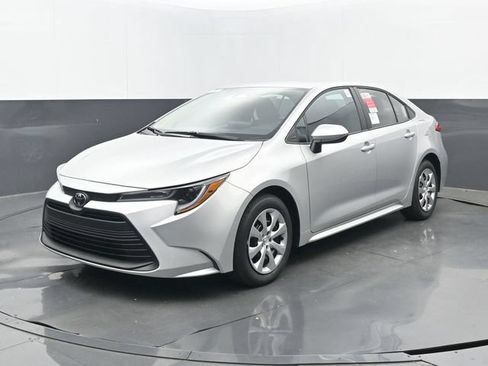Used 2026 Toyota Corolla LE FWD image 21