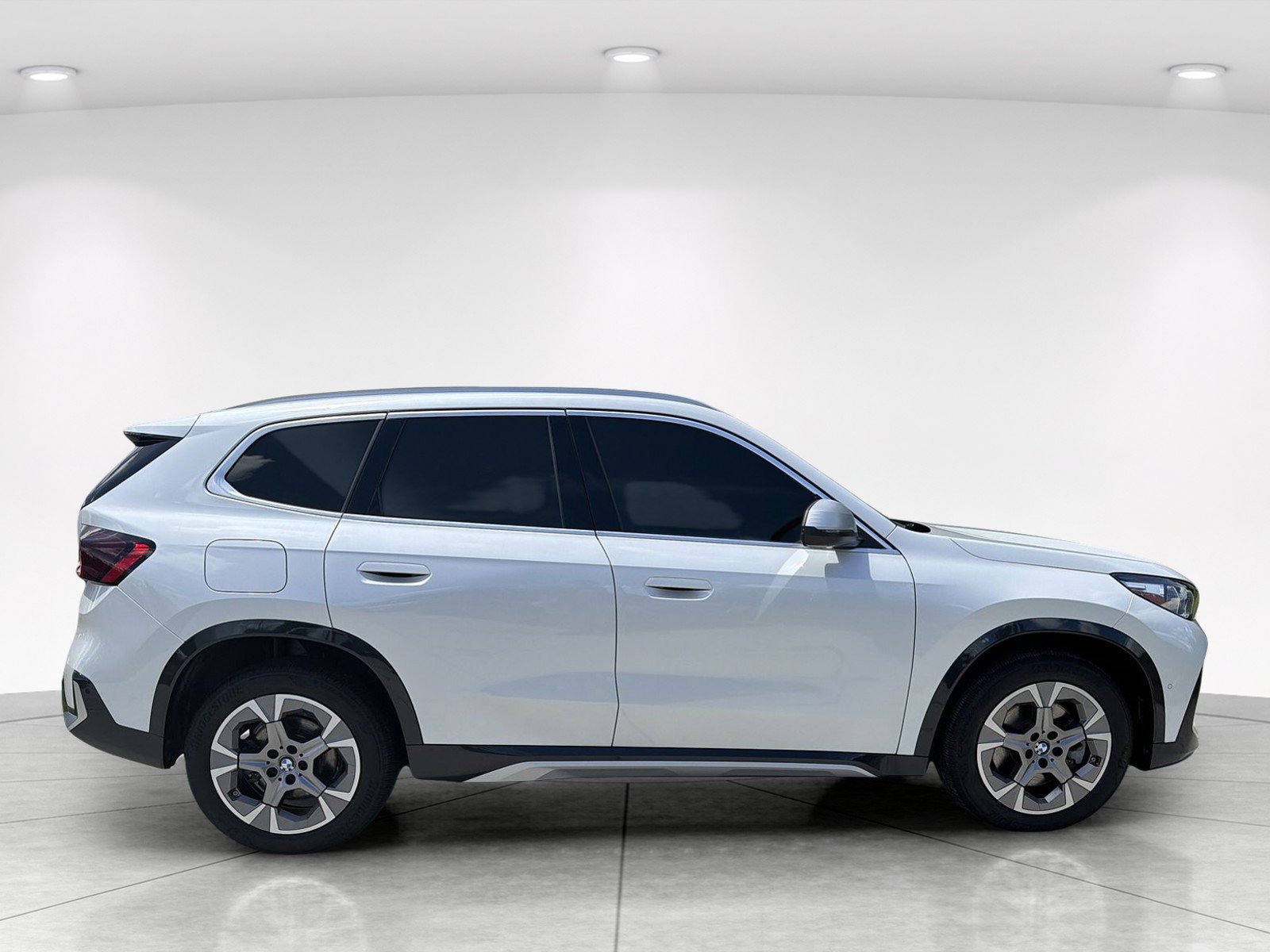 Used 2024 BMW X1 xDrive28i AWD/4WD image 3