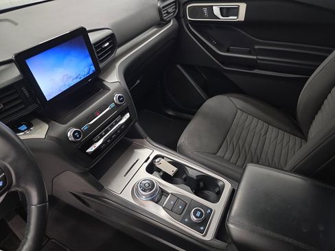Used 2020 Ford Explorer XLT AWD/4WD image 30