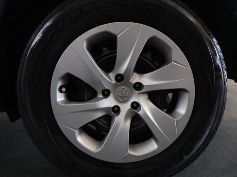 Used 2020 Toyota RAV4 LE FWD image 33