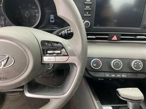 Used 2023 Hyundai Elantra SE FWD image 15