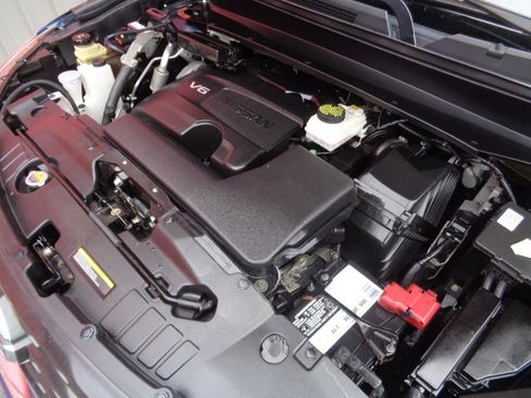 Used 2017 Nissan Pathfinder Platinum AWD/4WD image 3