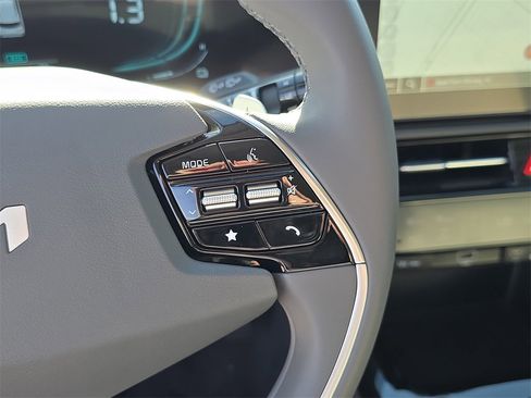 New 2026 Kia Niro EX image 32