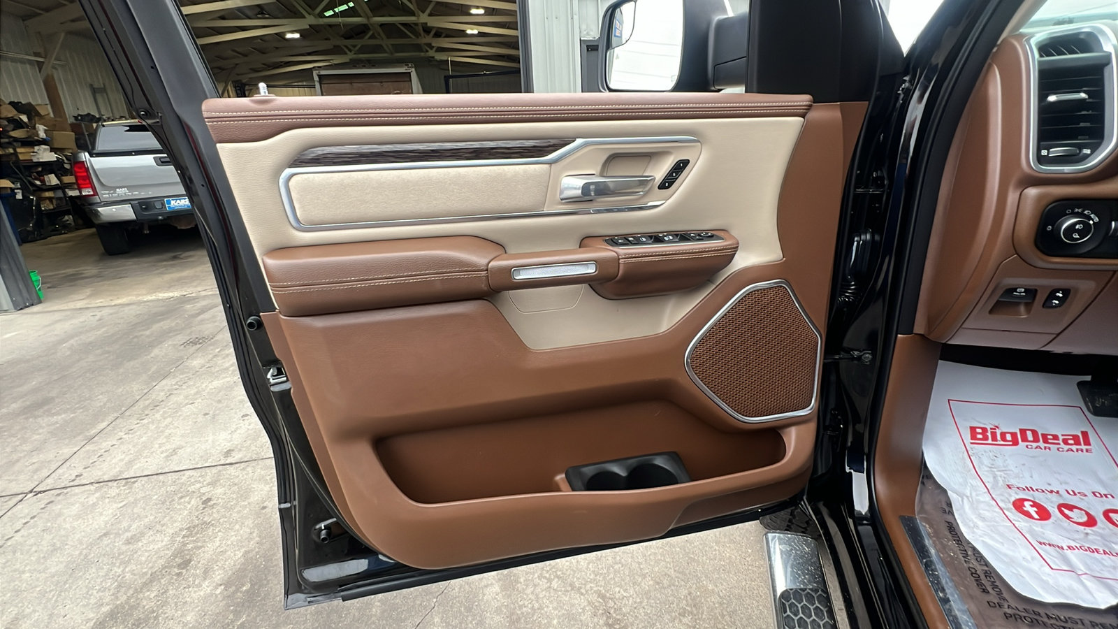 Used 2019 RAM 1500 Laramie AWD/4WD image 10