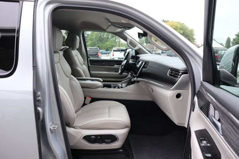Used 2022 Jeep Wagoneer Series II AWD/4WD image 21