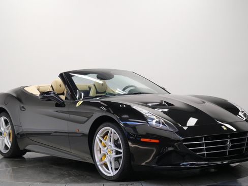Used 2015 Ferrari California T RWD image 3