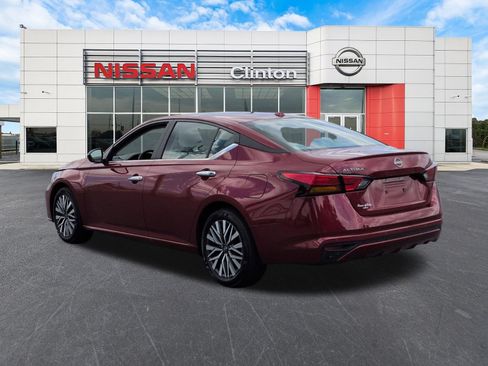 Used 2025 Nissan Altima 2.5 SV FWD image 5