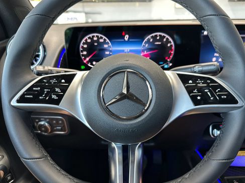 New 2025 Mercedes-Benz GLB 250 4MATIC image 24