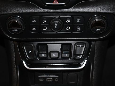 Used 2019 GMC Terrain SLT w/ Preferred Package image 32