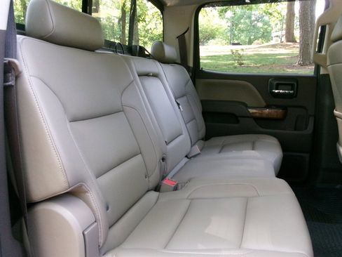 Used 2018 GMC Sierra 2500 SLT w/ Duramax Plus Package AWD/4WD image 32