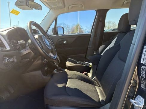 Used 2016 Jeep Renegade Latitude FWD image 18