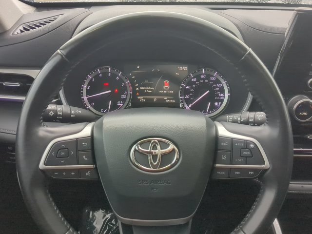 Used 2022 Toyota Highlander XLE FWD image 33