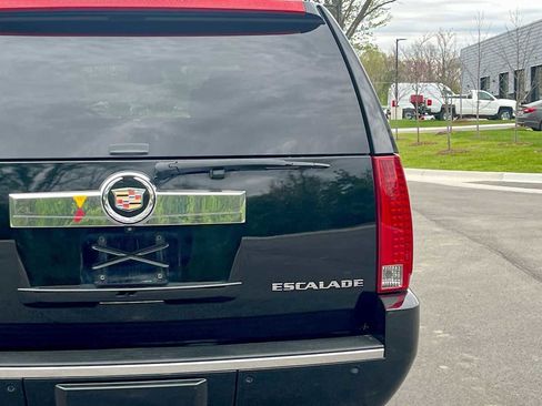 Used 2010 Cadillac Escalade ESV Luxury AWD/4WD image 20