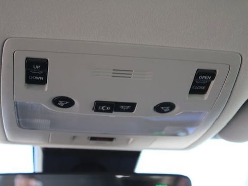 Used 2018 Lexus IS 300 image 17