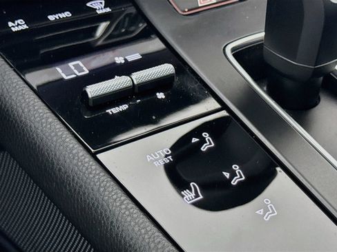 Certified 2024 Porsche Macan Turbo AWD/4WD image 20