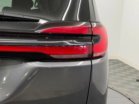 Used 2023 Chrysler Pacifica Touring-L FWD image 14