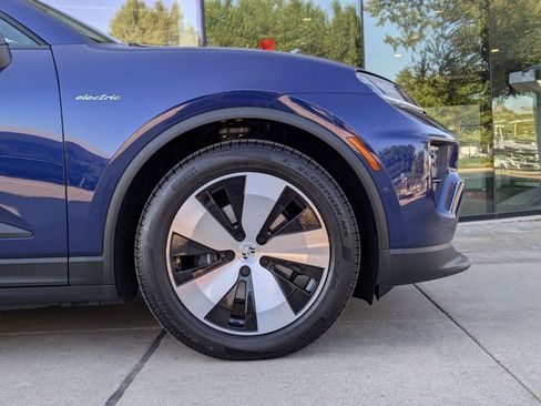 New 2025 Porsche Macan 4 Electric image 11