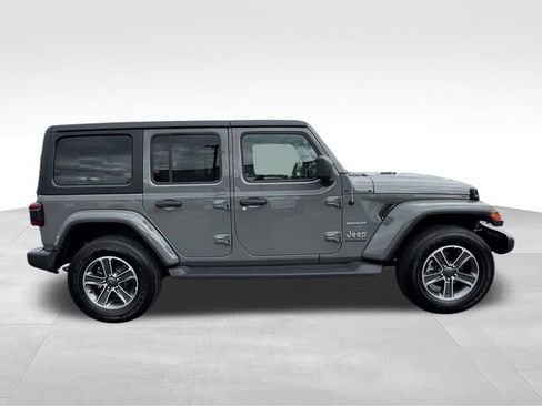 Used 2023 Jeep Wrangler Unlimited Sahara w/ LED Lighting Group AWD/4WD image 7