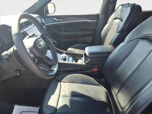 Used 2022 Jeep Grand Cherokee Overland AWD/4WD image 18